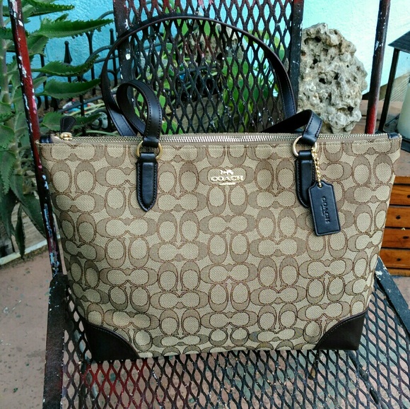 Coach Handbags - NWT Coach signature bag f29958